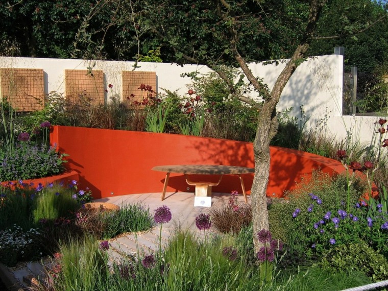 muro rojo creativo jardin llamativo