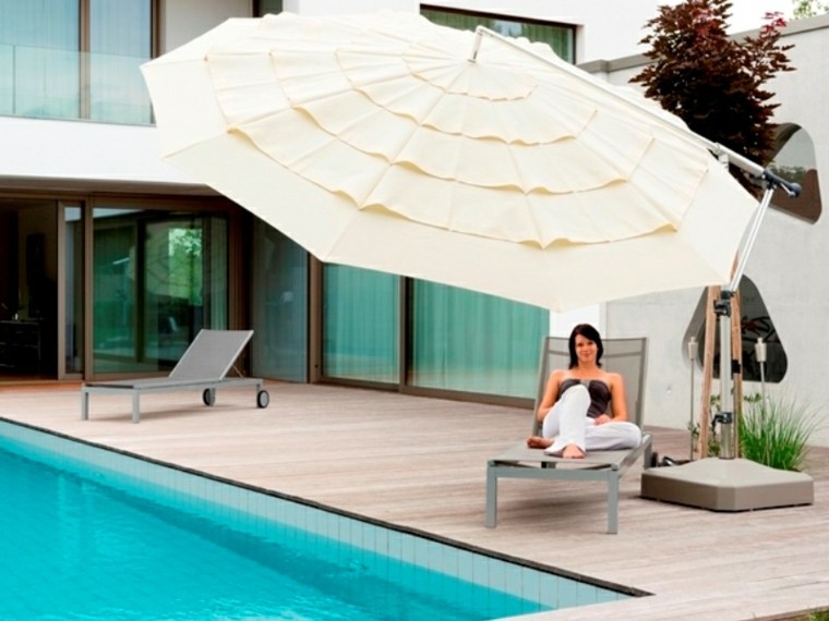 parasol grande volantes piscina