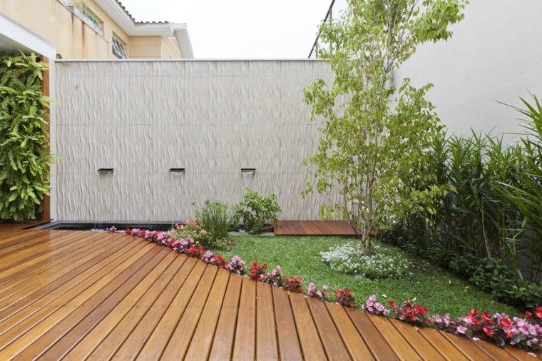 pared de hormigón con caidas de agua pared hormigon caidas agua estanque suelo madera ideas