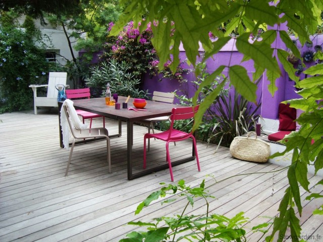 pared purpura sillas rosa beige madera ideas