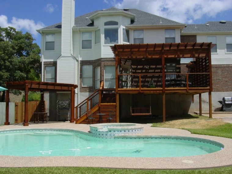 Piscinas y pérgolas de madera - un jardín exclusivo en casa.