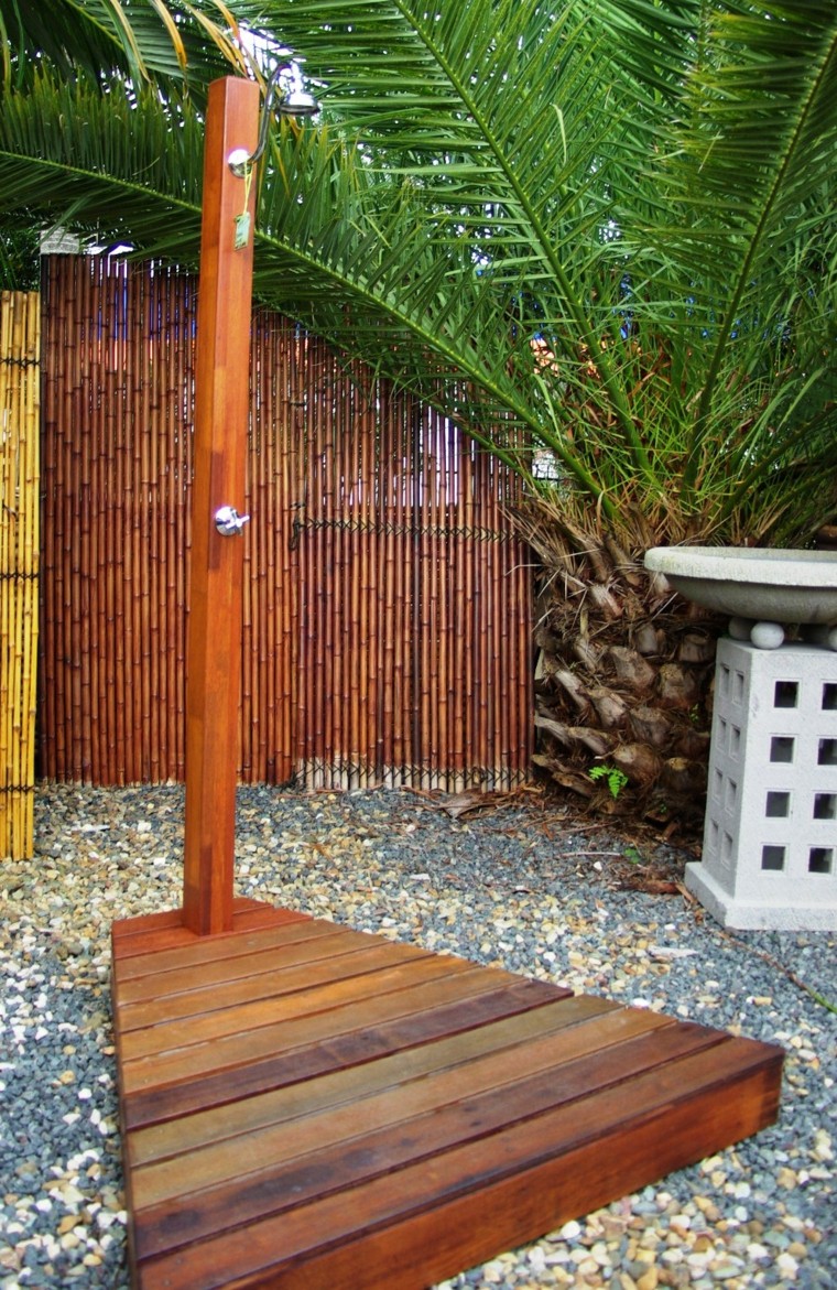 plataforma madera grava bambu tropical