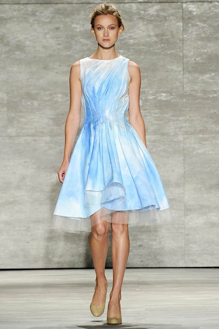precioso vestido celeste tul debajo