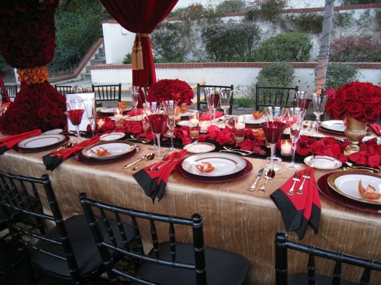 rojo mesa decoración sillas cortinas