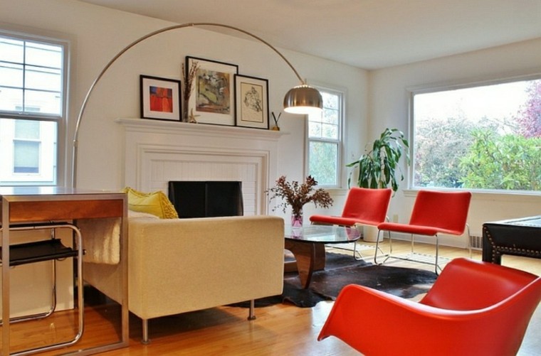 rojo sofa lampara cuadros madera