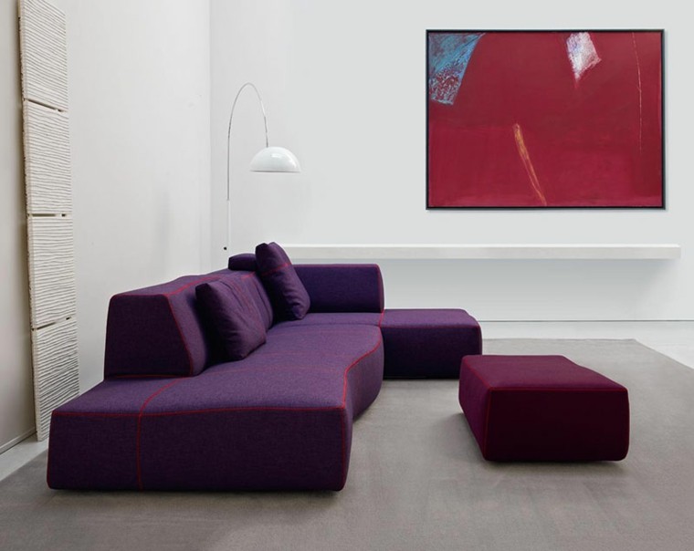 salon estilo minimalista sofa morado