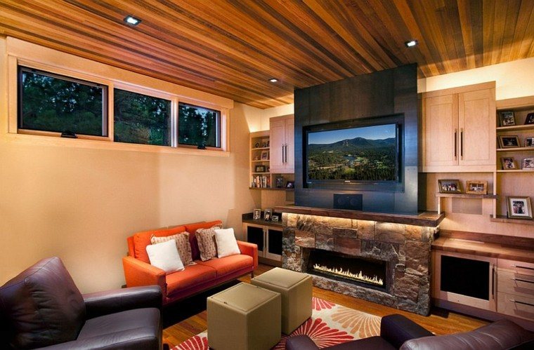 salon pequeno estilo rustico techo madera chimenea televisor