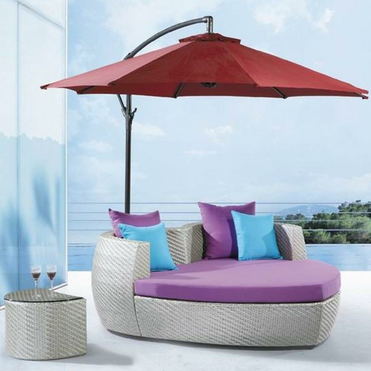 cama en forma de corazón con parasol sillones corazon cama jardin parasol