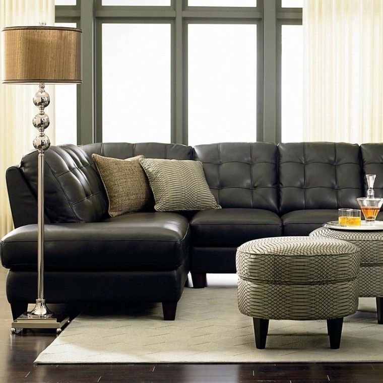 sofa color negro lampara oro 