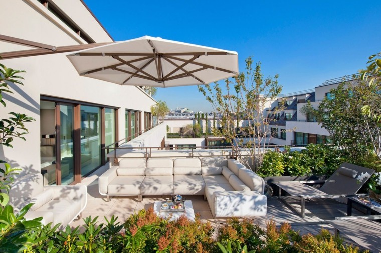 sombrilla terraza blanca protege mueles comodos ideas