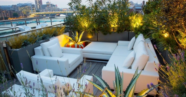 terraza exterior sillones blancos suaves