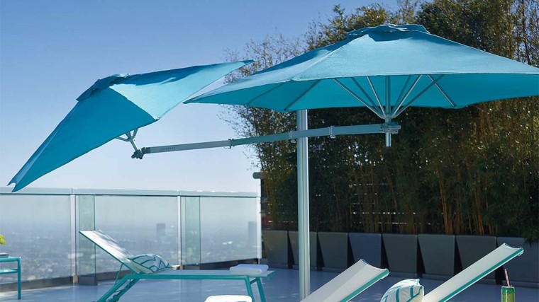 tumbonas sombrilla color azul terraza ideas modernas