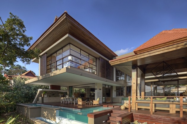 zona exterior piscina escaleras madera