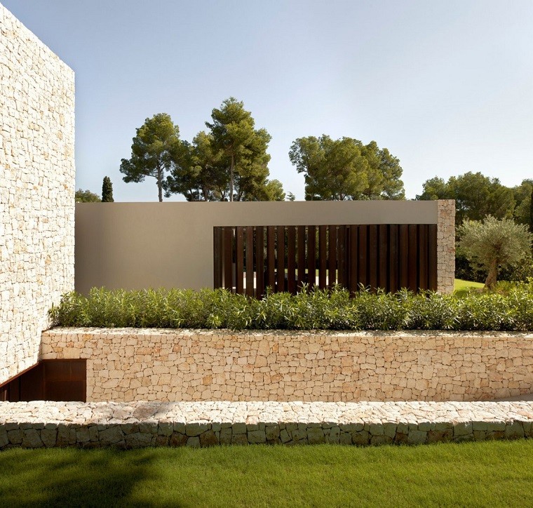 Casa El Bosque lateral garaje