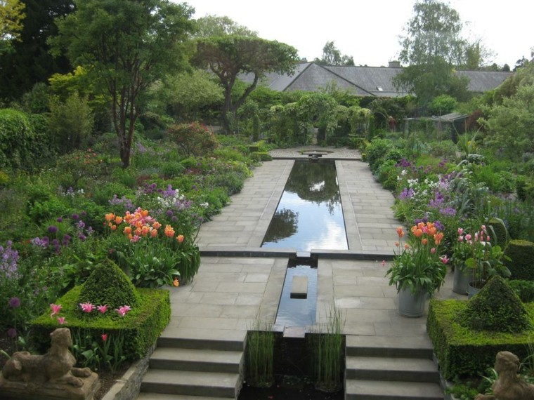 Helen-Dillon-diseno-jardin-agua-plantas