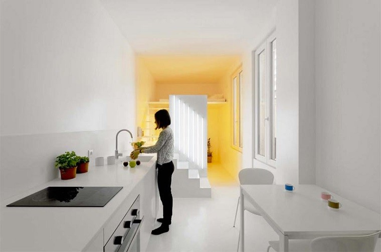 apartamento pequeño largo estrecho blanco diseno minimalista ideas
