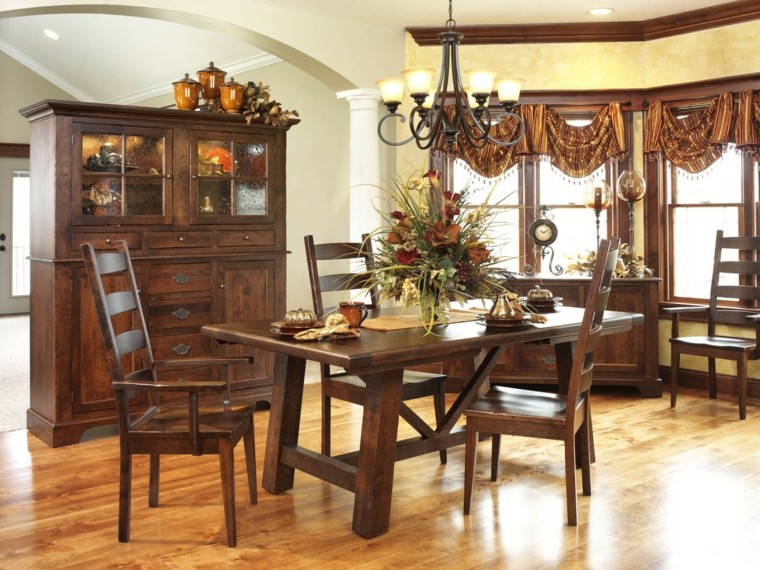 suelo madera acogedor dorado cortinas sillas suelo