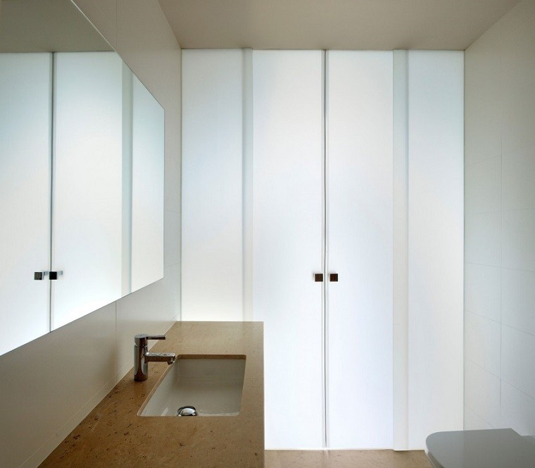 baño color blanco mamparas ducha