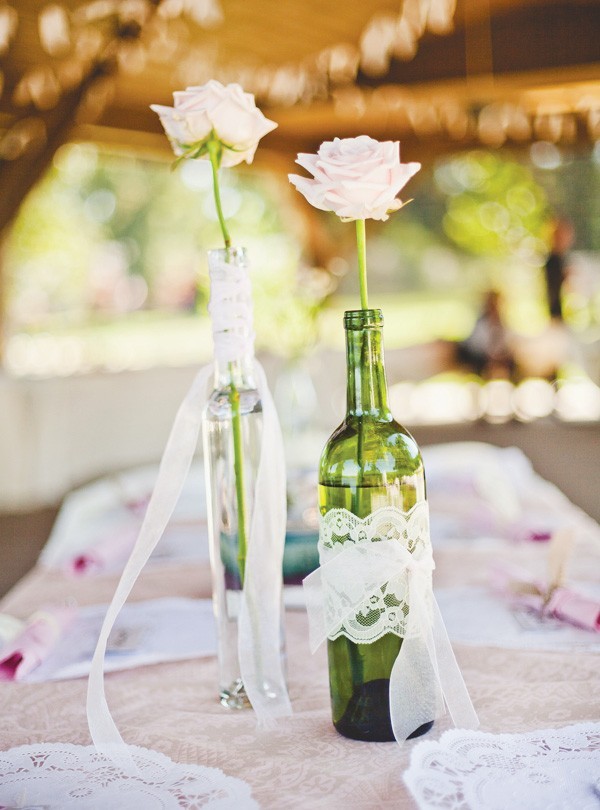 botellas deco encaje rosas blancas