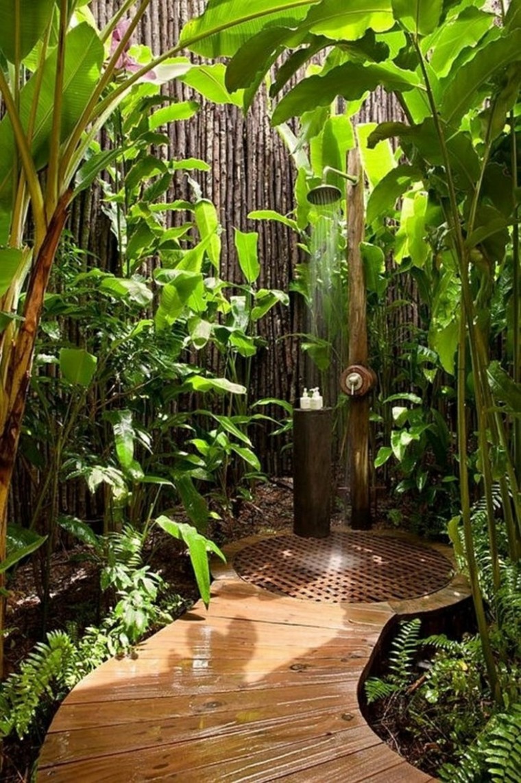 camino plataforma madera jardin duchas