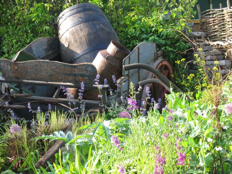 chatarra vieja decorativa jardin