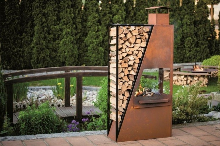 chimenea con lugar para guardar la madera para exteriores chimenea perfecta jardin lugar poner madera ideas