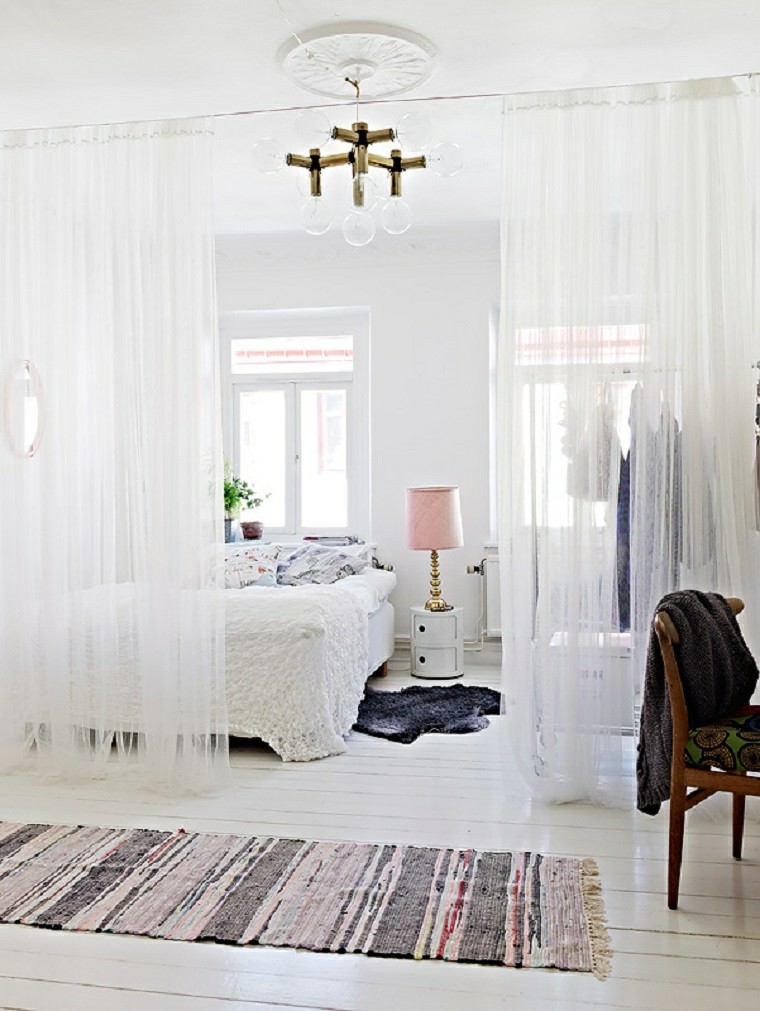 comprar piso pequeno decorar cama cortinas transparentes ideas