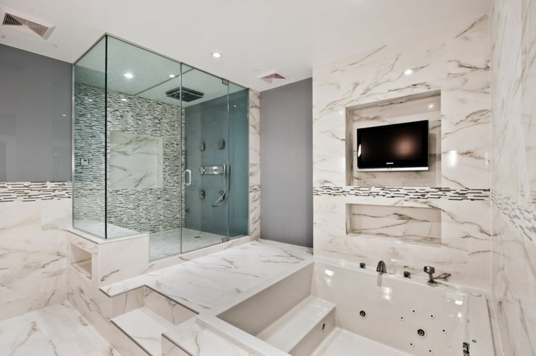 cuartos de baño con marmol cabina ducha escalones