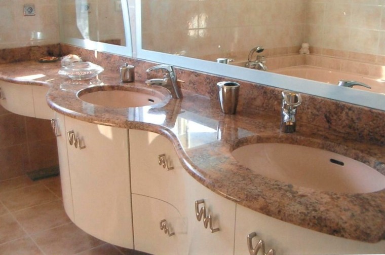 cuartos de baño con marmol lavabo gavetas espejo encimera