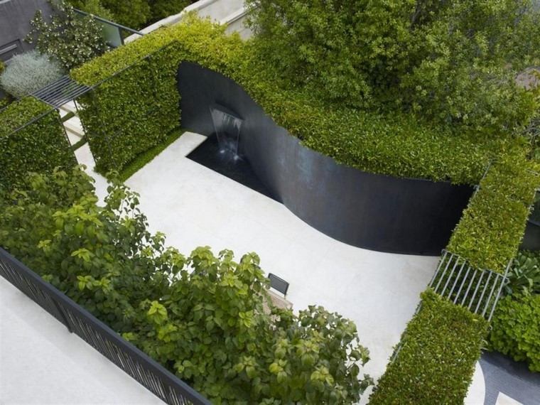 A Curved Garden⁣ with a ​Metal Wall and a ⁢Waterfall