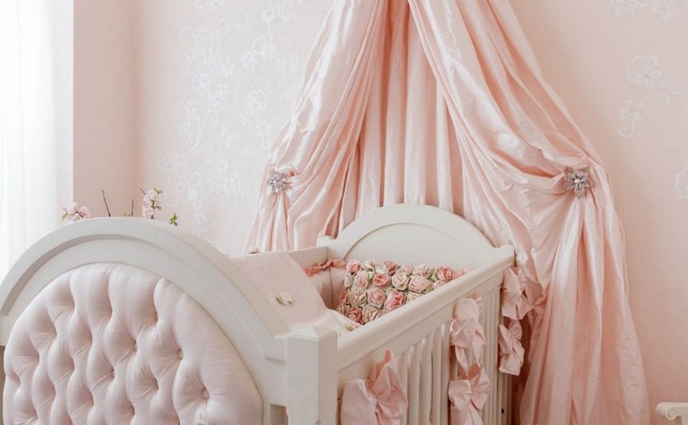 decoracion cunas bebe color rosa pared cama madera moderna