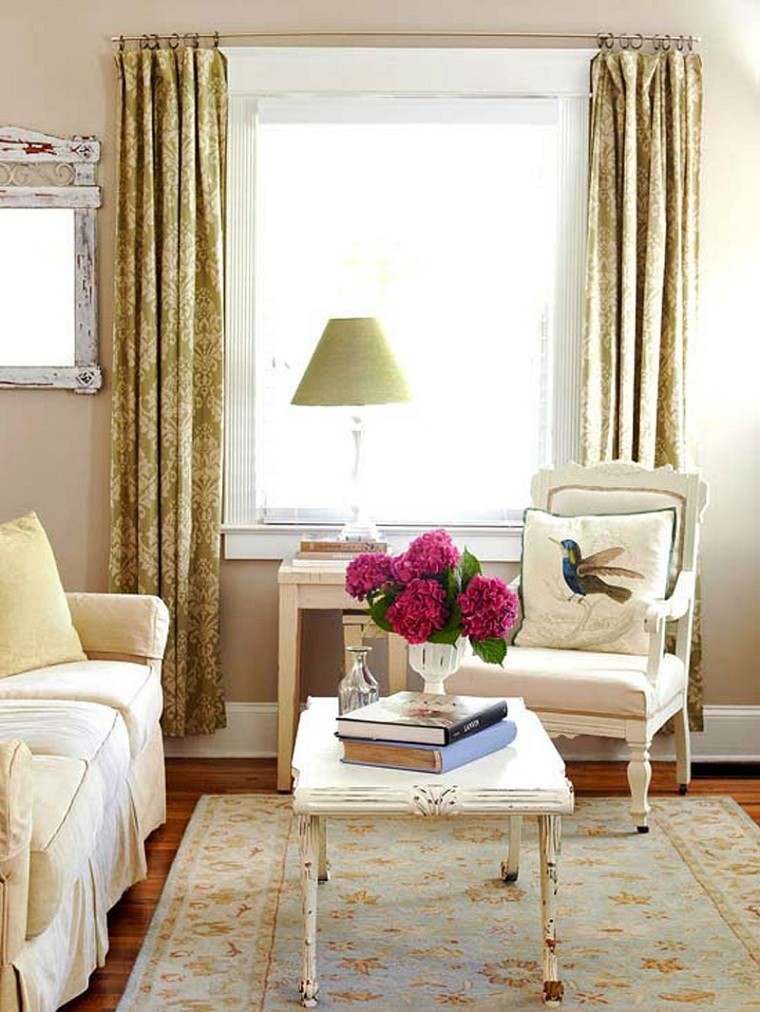 decoracion de salones pequeños muebles madera cortinas