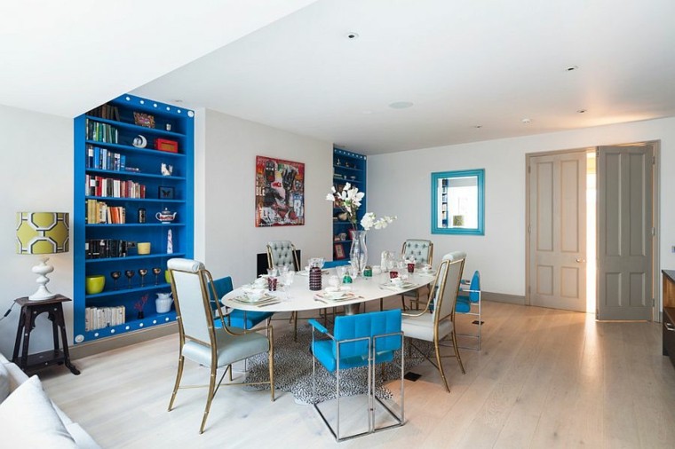diseño de interiores estilo escandinavo estanterias empotradas pared azul ideas