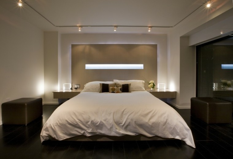 diseno simple iluminacion pared cama grande dormitorio ideas