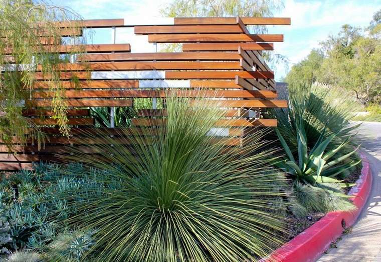 diseño de jardines modernos escultura madera xeriscape