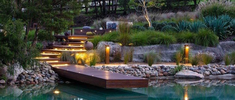 diseño de‍ jardines modernos⁤ luces rocas estanque