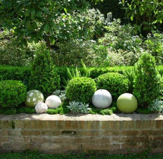 diseño jardin bolas decorativas