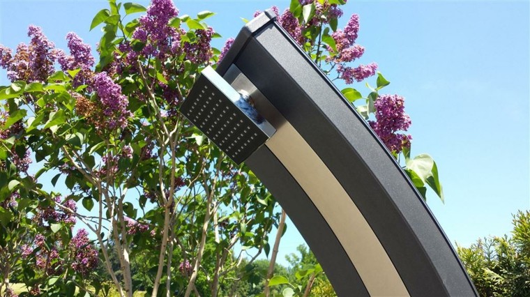 diseño moderno duchas jardin flores