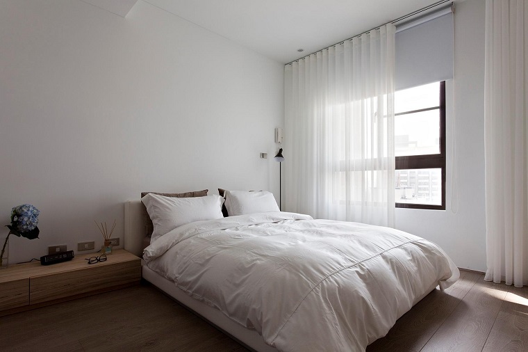 dormitorio diseno escandinavo cortinas ligeras blancas moderno