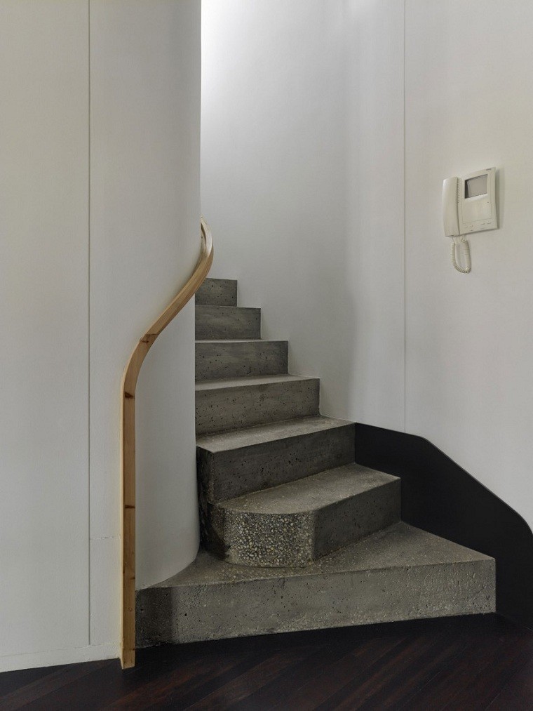 duplex escalera pasamanos telefono madera