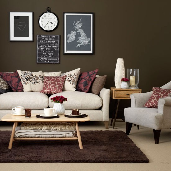 entretenimiento salon clasico estilo sofa comodo pared marron