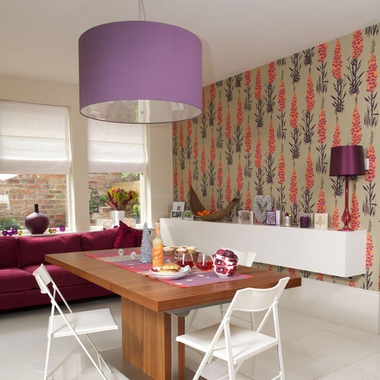 estilo retro salon color purpura lampara papel pared ideas