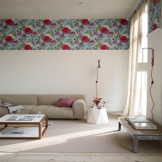 estilo vintage papel pared flores sofa beige mesa cafe madera ideas