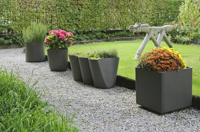 flores patio cesped grava asiatico