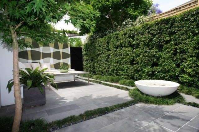 fuente piedra forma bañera jardin
