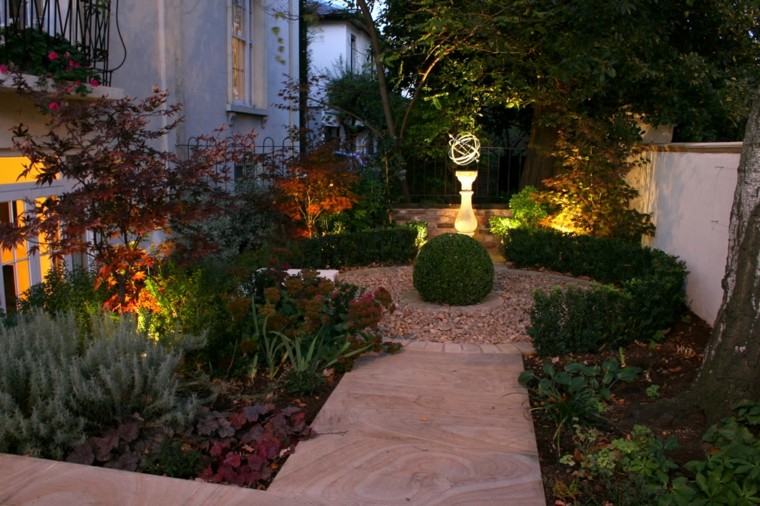 grava mantillo fuente jardin zona patio