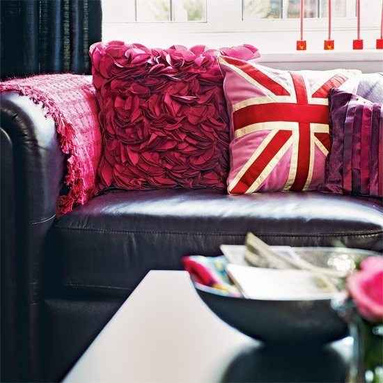 ideas cojines preciosos salon color purpura moderno