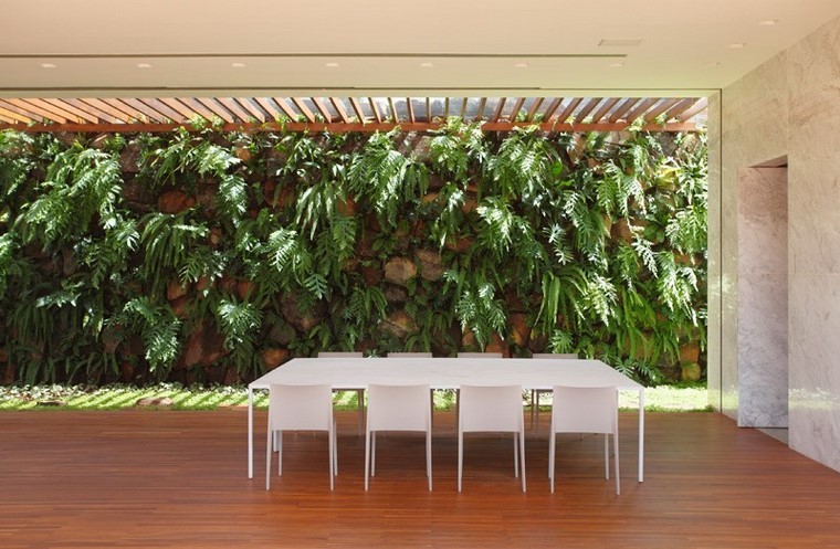 ideas pergola espacio comidas cenas mesa sillas blancas jardin vertical