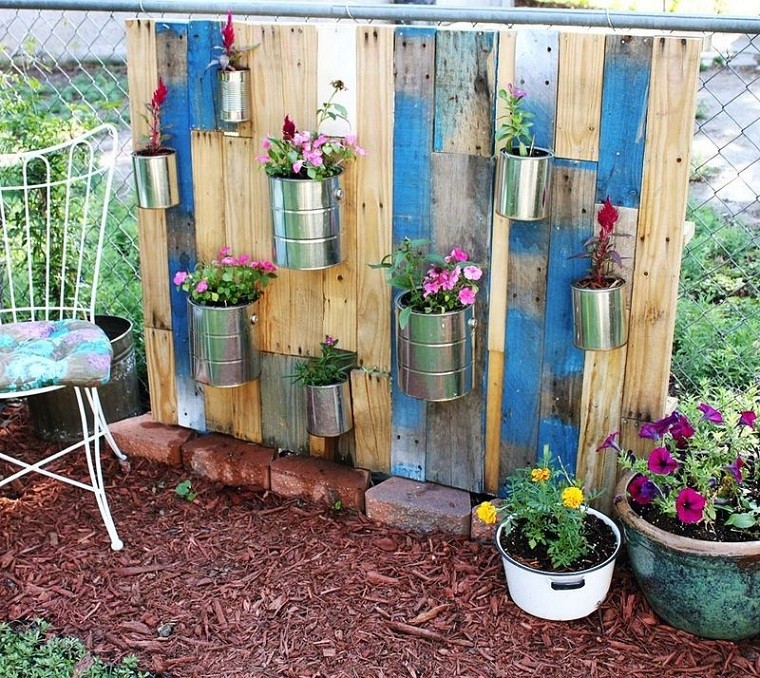 jardin vertical palet patio envases metal