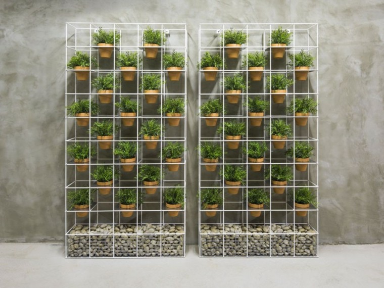 jardín vertical con macetas y piedras jardines verticales espacio macetas piedras ideas